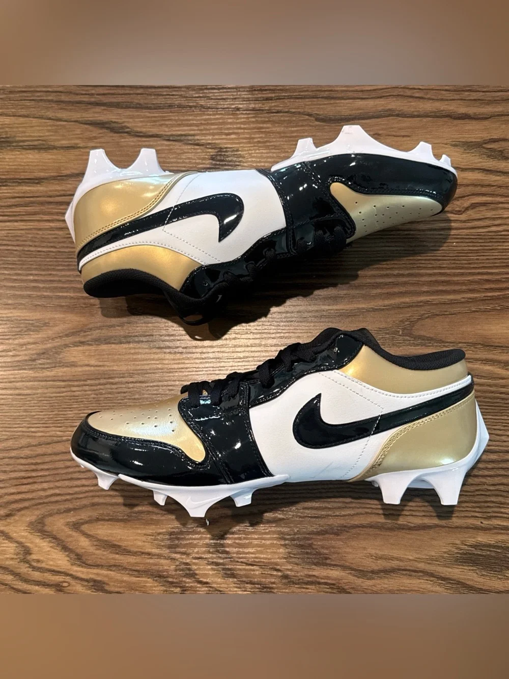 Men’s Size 9.5 Nike Air Jordan 1 Low Gold Football Cleats FJ6245-701 - NEW